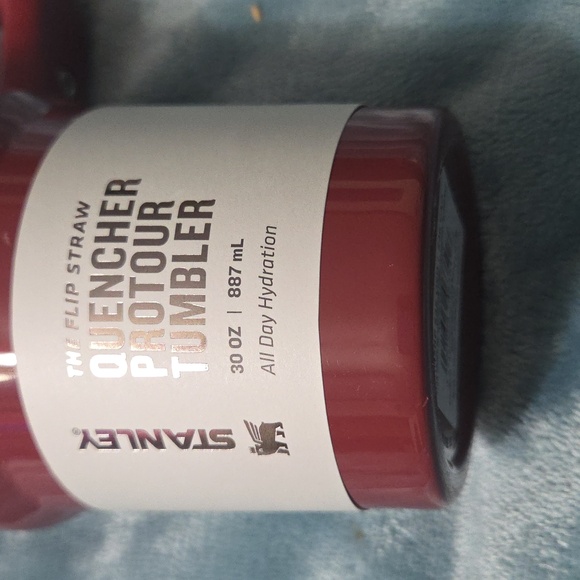 Small Scratches Stanley Maroon Quencher Tumbler - Picture 3 of 7